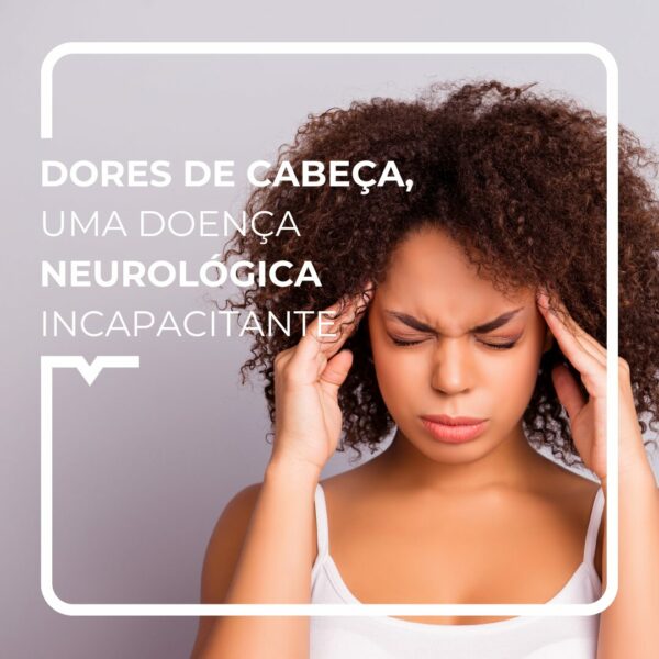 senhora com dores de cabeça