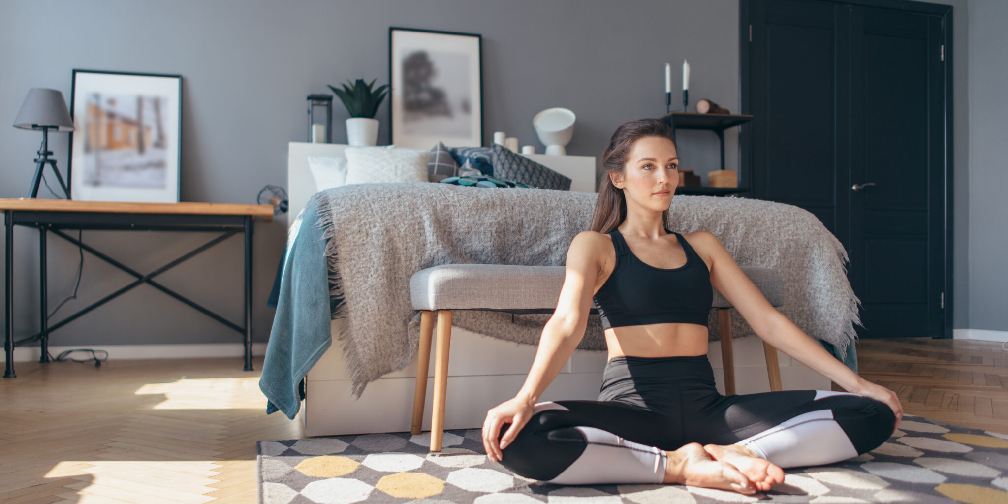 Femme faisant ses exercices de rééducation du périnée