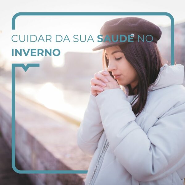 Mulher a esfregar as mãos porque tem frio